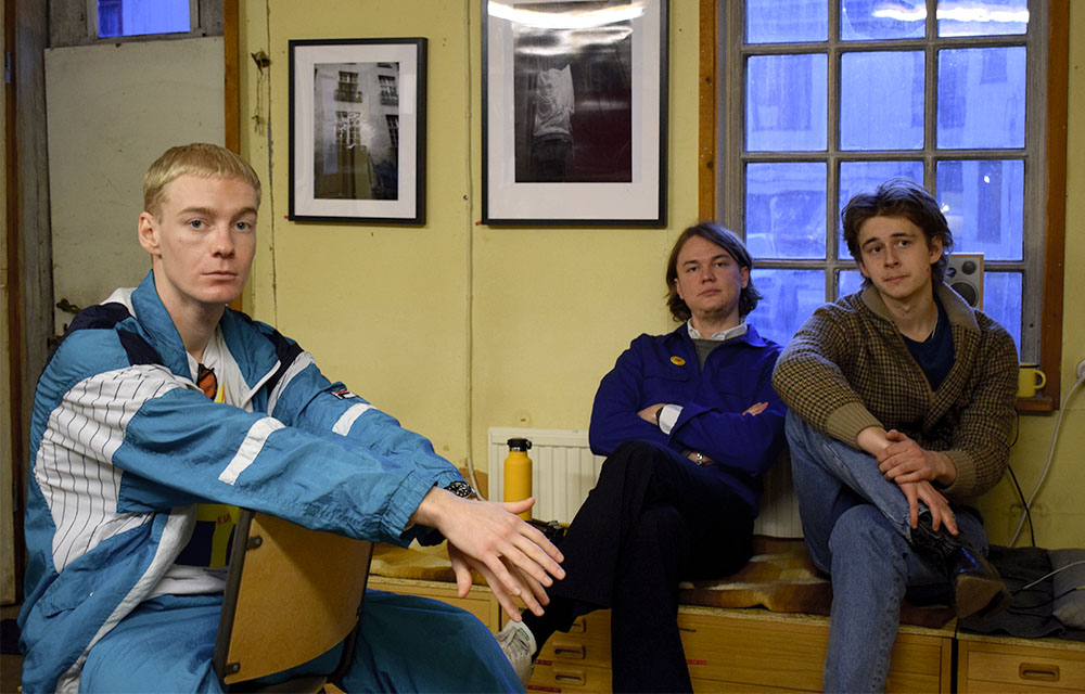 Oskar Stenmalm Wolke, Hannes Runeby, och Ziggy Lindholm från konstnärskollektivet Obskyr Röd.
